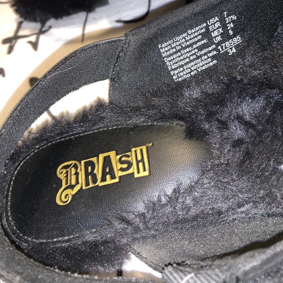 Fuzzy slide sandals - Picture 3 of 4